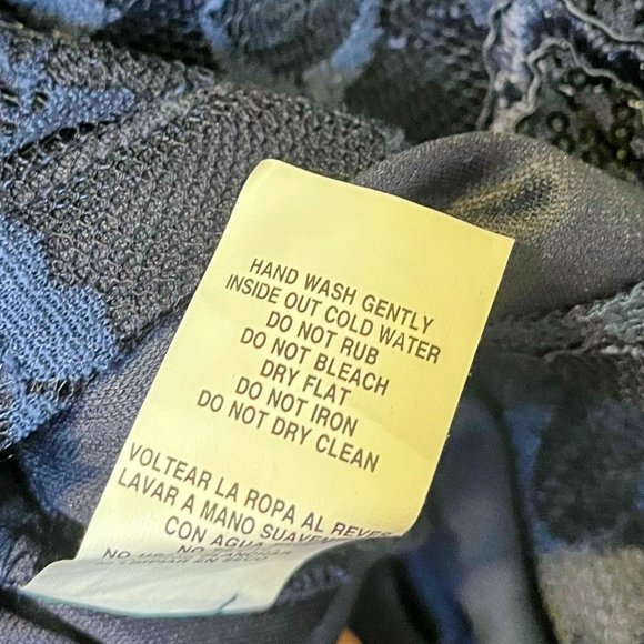 Gorgeous lace mini dress - Picture 6 of 16